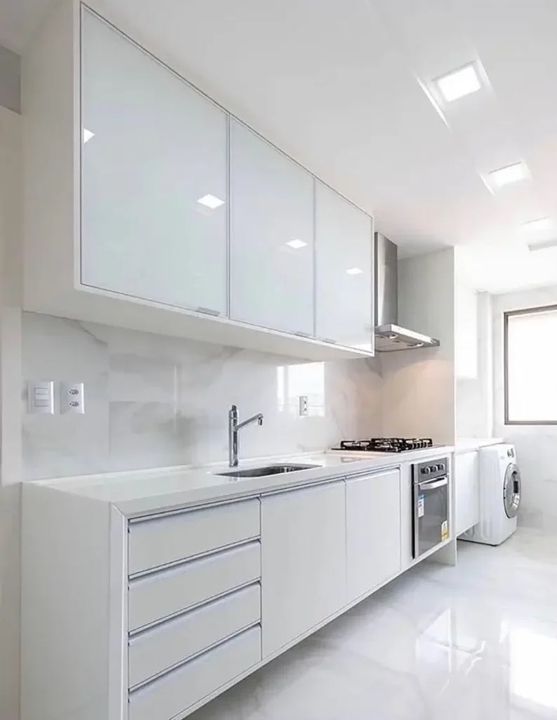 Cozinha planejada sob medida para apartamento em Florianópolis