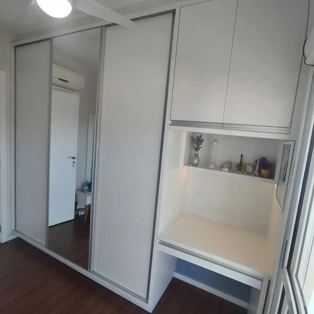 quarto planejado com armário sob medida em Florianópolis